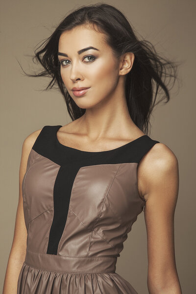 AMBIGANTE sukienka skórzana brązowa