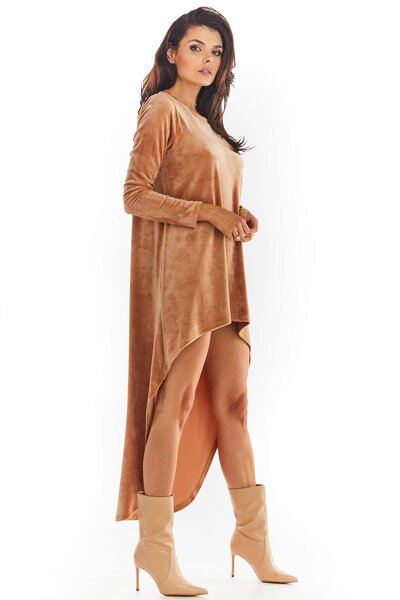 Asymetryczna beżowa sukienka z zabudowanym dekoltem