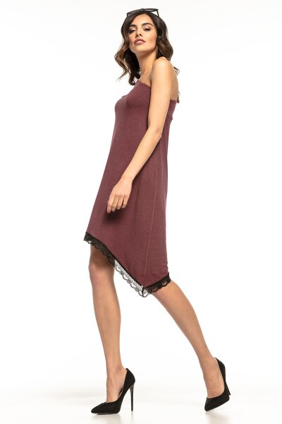 Bordowa asymetryczna sukienka z jednym rękawem