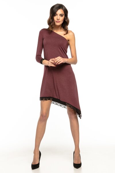 Bordowa asymetryczna sukienka z jednym rękawem