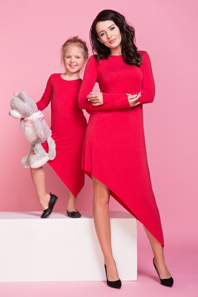 Czerwona asymetryczna sukienka dla mamy i córki