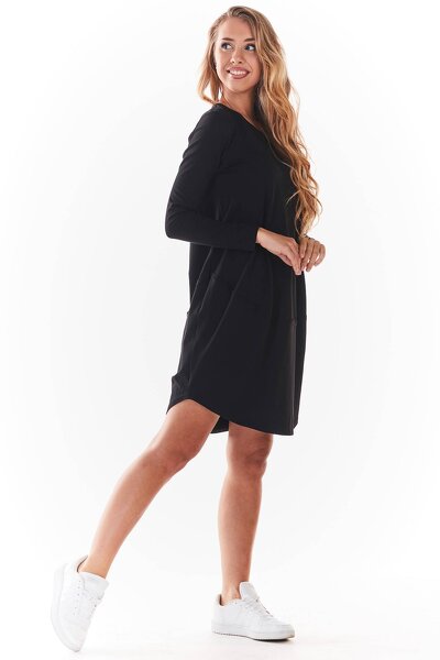 Bawełniana czarna sukienka o sportowym fasonie