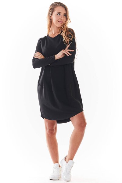 Bawełniana czarna sukienka o sportowym fasonie