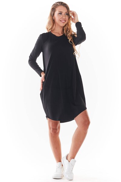 Bawełniana czarna sukienka o sportowym fasonie