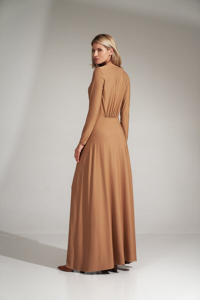 Beżowa długa sukienka z ozdobnym rozcięciem z przodu