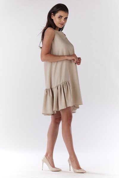 Beżowa luźna sukienka z falbaną na dole