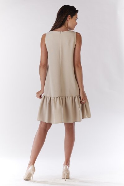 Beżowa luźna sukienka z falbaną na dole