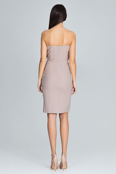 Dopasowana sukienka bez ramion w beżowym kolorze