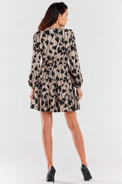 Beżowa sukienka mini z sercami i falbankami