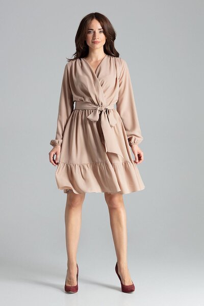 Beżowa sukienka z falbaną