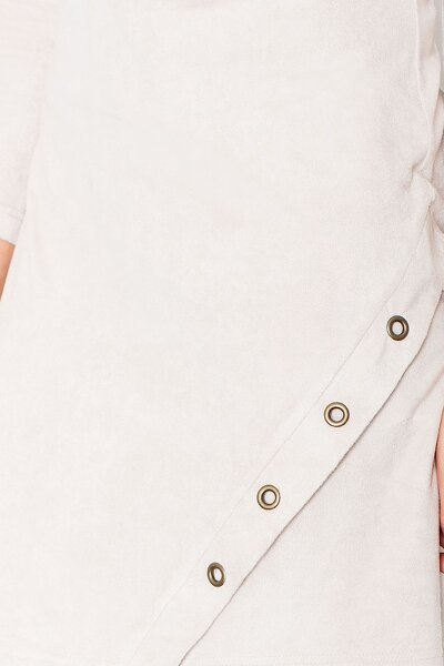 Zamszowa sukienka w beżowym kolorze