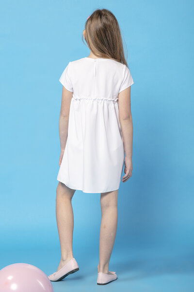 Biała letnia sukienka z marszczeniem pod biustem