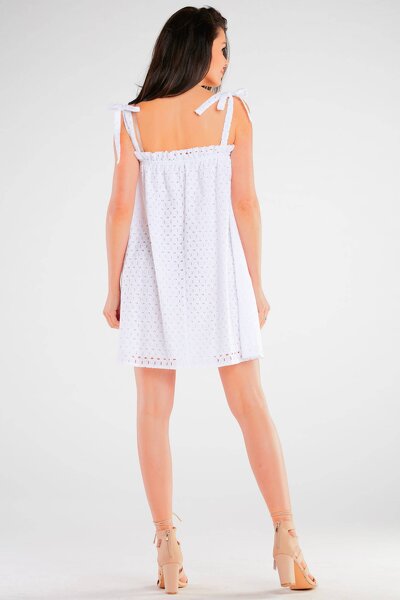 Biała rozkloszowana sukienka z ażuru na ramiączkach