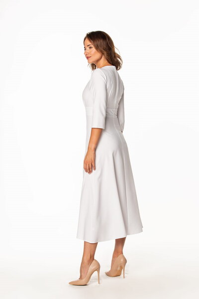 Biała sukienka maxi z dekoltem do szpica