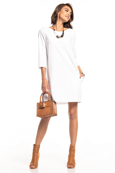 Biała sukienka z marszczeniem na plecach