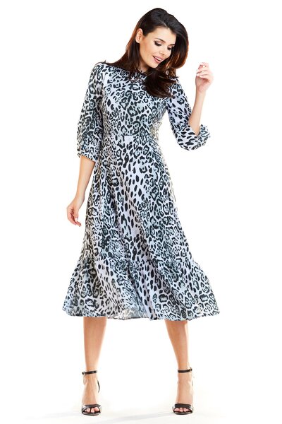 Biało-czarna sukienka o luźnym fasonie i długości 7/8