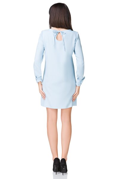 Błękitna trapezowa sukienka z ozdobnymi kokardkami