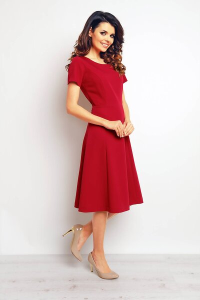 Bordowa rozkloszowana sukienka o długości 7/8