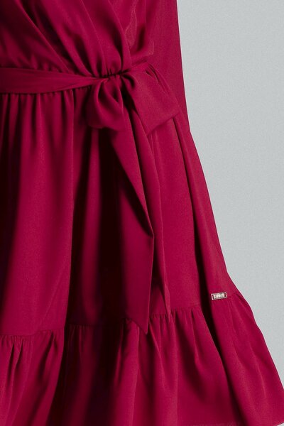 Bordowa sukienka z kopertowym dekoltem