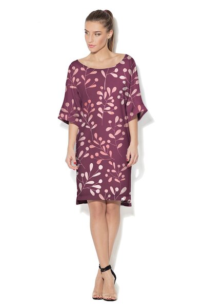 Czerwona sukienka ze wzorem