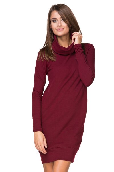 Bordowa sukienka tuba z golfem