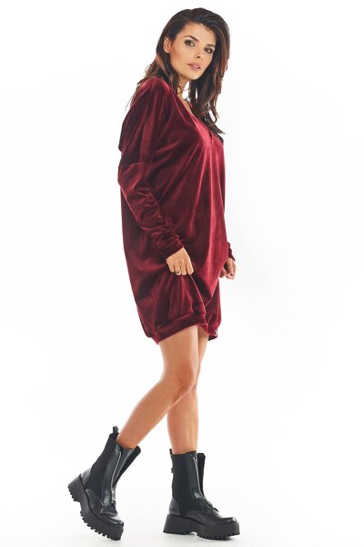 Bordowa welurowa sukienka z dekoltem w serek