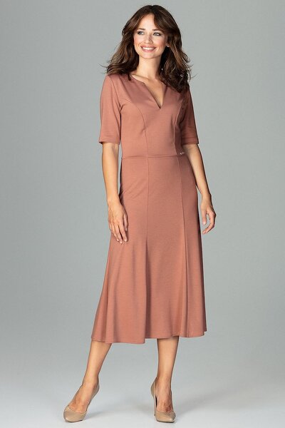 Wizytowa sukienka z dekoltem w brązowym kolorze