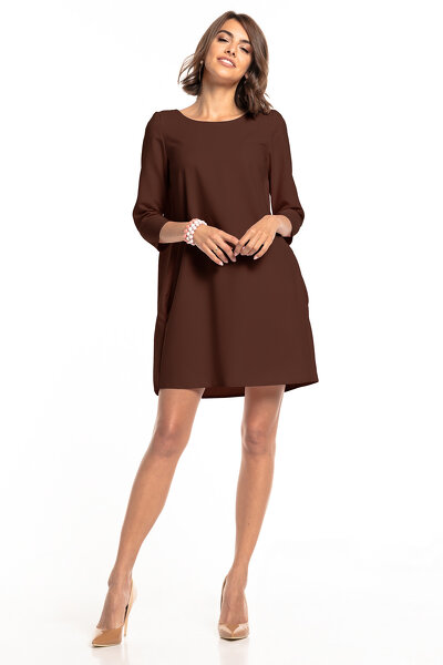 Brązowa sukienka z marszczeniem na plecach