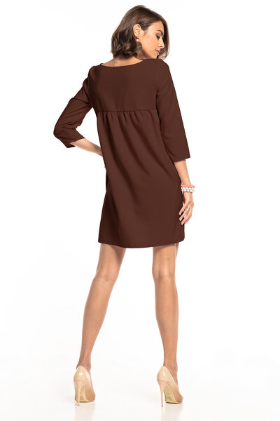 Brązowa sukienka z marszczeniem na plecach