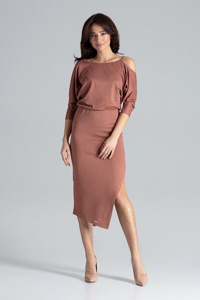 Sukienka midi z rozcięciem po jednej stronie w brązowym kolorze