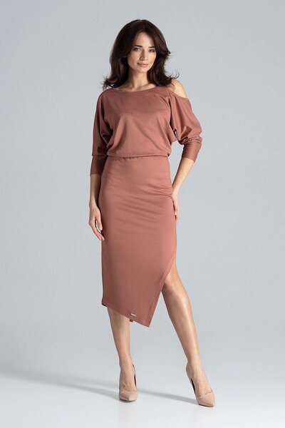 Sukienka midi z rozcięciem po jednej stronie w brązowym kolorze