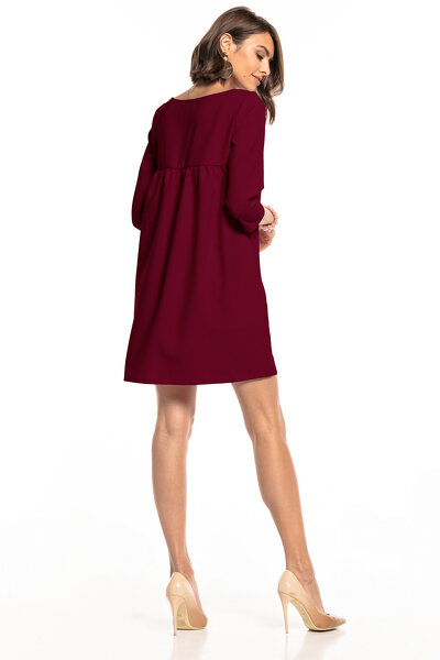 Burgundowa sukienka z marszczeniem na plecach