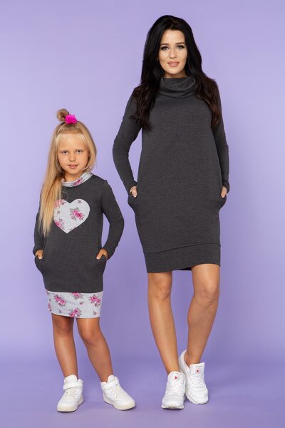 Ciemnoszara sukienka z golfem i ściągaczem na dole