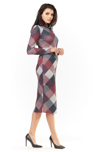 Ciepła ołówkowa sukienka w kratkę o długości 7/8