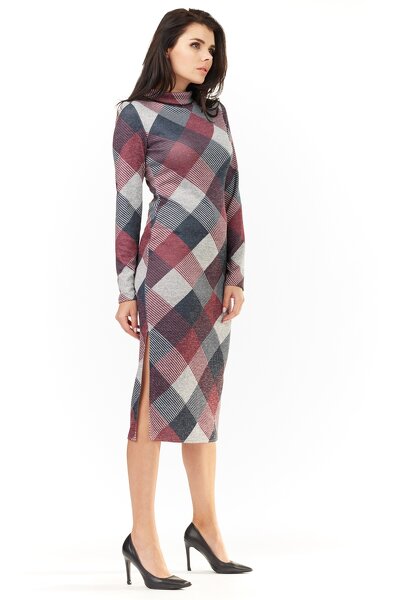 Ciepła ołówkowa sukienka w kratkę o długości 7/8
