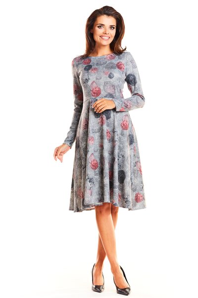 Ciepła rozkloszowana sukienka midi w szarym kolorze