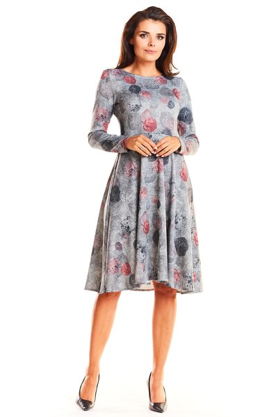 Ciepła rozkloszowana sukienka midi w szarym kolorze