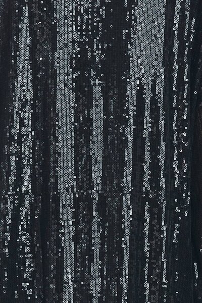 Czarna cekinowa sukienka mini z odkrytymi ramionami