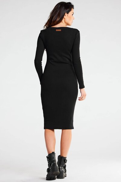 Czarna dopasowana sukienka z prążkowanej dzianiny