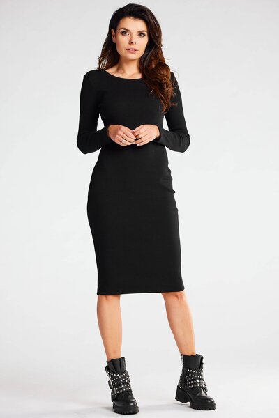 Czarna dopasowana sukienka z prążkowanej dzianiny