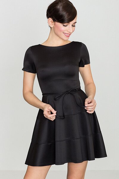 Sukienka mini wiązana w pasie w kolorze czarnym