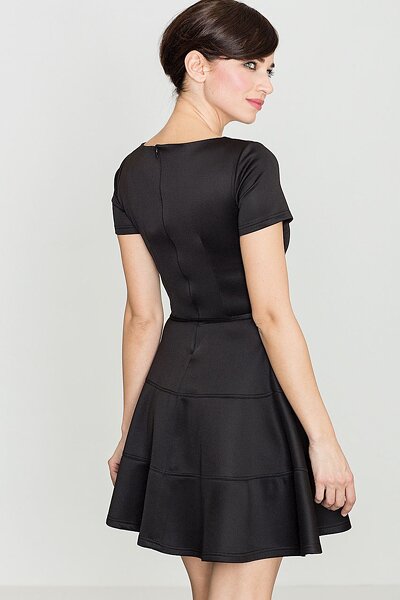 Sukienka mini wiązana w pasie w kolorze czarnym