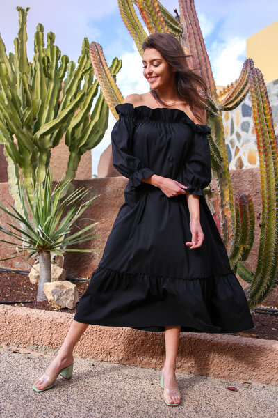 Czarna luźna sukienka maxi z gumką przy dekolcie