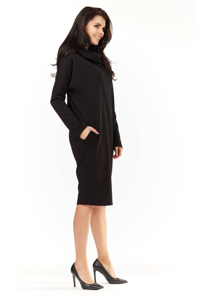 Czarna luźna sukienka o fasonie tuby