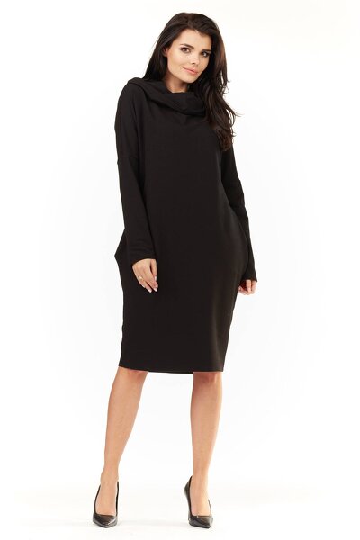 Czarna luźna sukienka o fasonie tuby