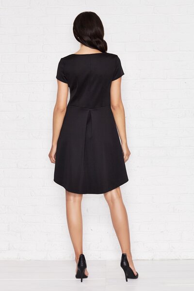 Czarna luźna sukienka z elastycznej dzianiny