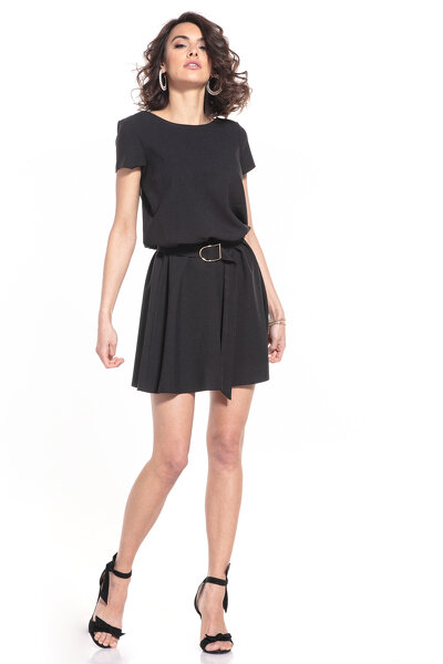 Czarna rozkloszowana sukienka mini z dekoltem na plecach