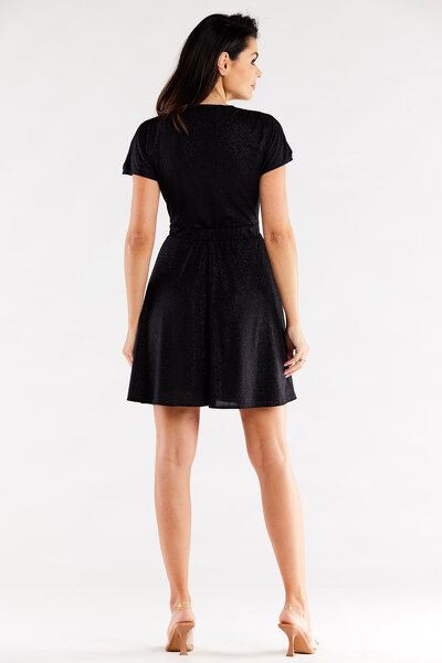 Czarna rozkloszowana sukienka mini z kopertowym dekoltem