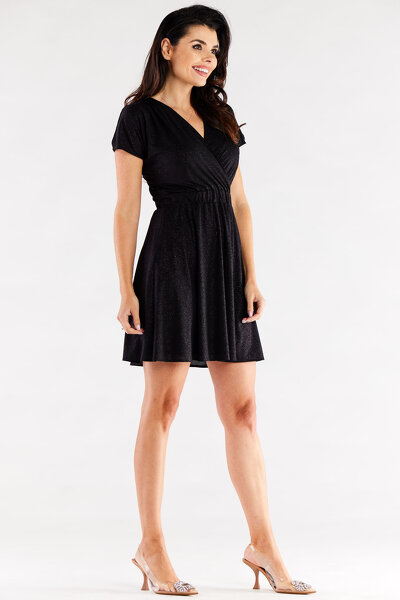 Czarna rozkloszowana sukienka mini z kopertowym dekoltem