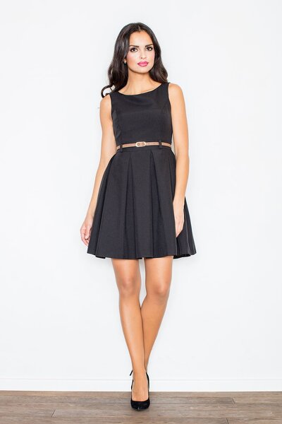 Czarna sukienka z paskiem